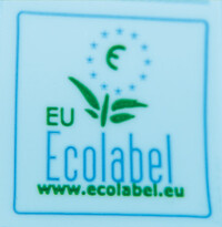 #16標示了EU Ecolabel標籤，是歐洲的官方環保標誌，對於產品使用的原料、標籤資料、效能、包裝用料和可回收資料等均需符合嚴格的要求才能獲得認證。