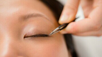 Beware of Effects and Risks of Eyelash Extension Before Trying